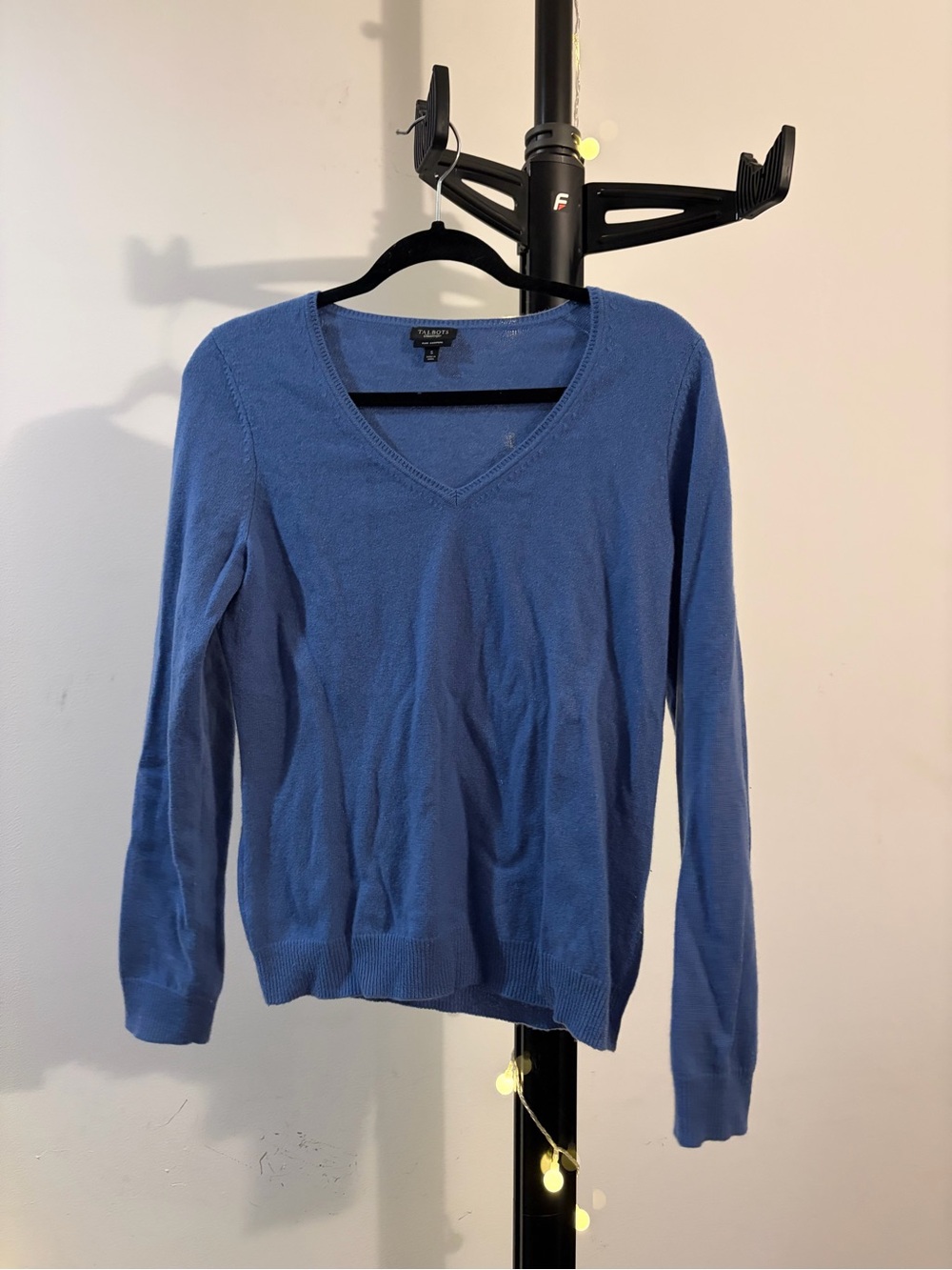 Talbots Cornflower Blue V-Neck Lightweight Sweater. 100% Cashmere